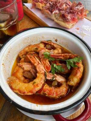 Cabernet. Bar Tapas Copas Y Vino.