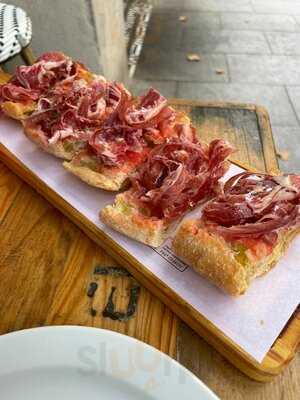 Cabernet. Bar Tapas Copas Y Vino.