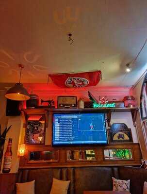 Dec's Irish Sports-bar.