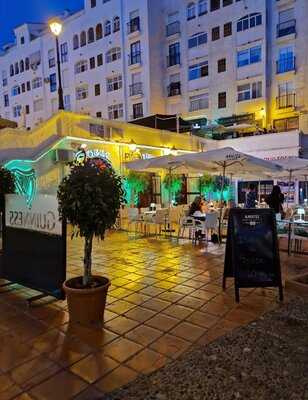 Dec's Irish Sports-bar.