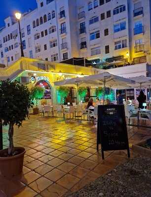 Dec's Irish Sports-bar.