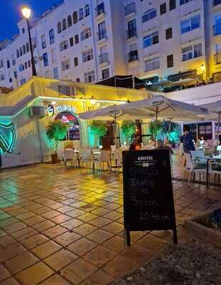 Dec's Irish Sports-bar.