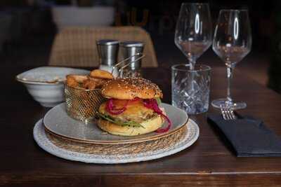 Brudis Restaurant & Lounge