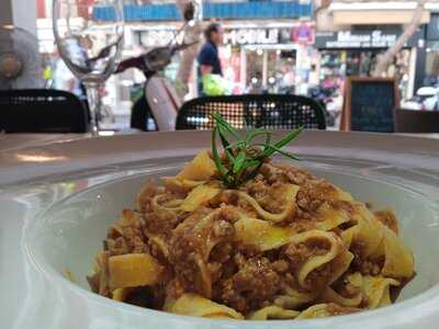 Trattoria Italiana La Toscana - Photo 8