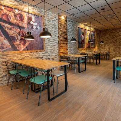 Pizzeria Carlos León