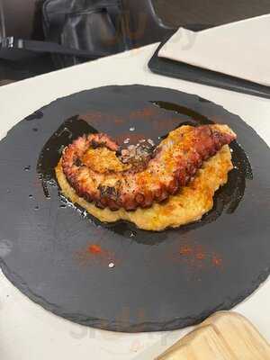 El Tardeo. Food And Gin