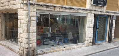 The Little White Bull Tavern.