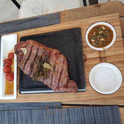 Petita Grill House & Chiringuito