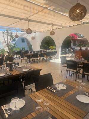 Petita Grill House & Chiringuito