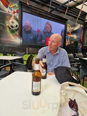 Tiki Sports Lounge-bar.