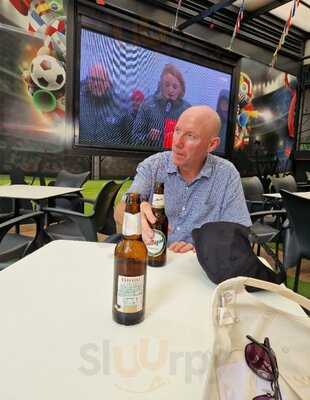 Tiki Sports Lounge-bar.