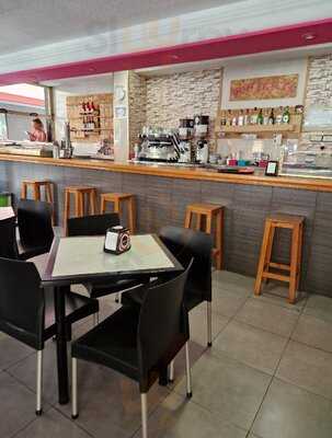 Cafetería-bar Pontiente.