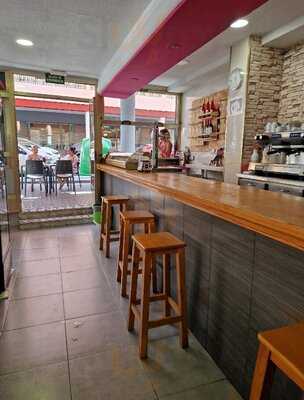Cafetería-bar Pontiente.
