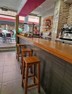 Cafetería-bar Pontiente.