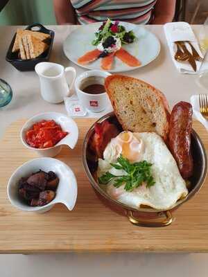 V&a Brunch & Lobster Bar