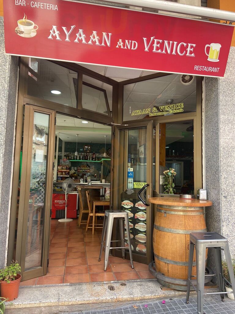Ayaan Y Venice Bar