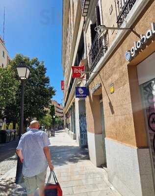 Ibis Hotel Centro Bar.
