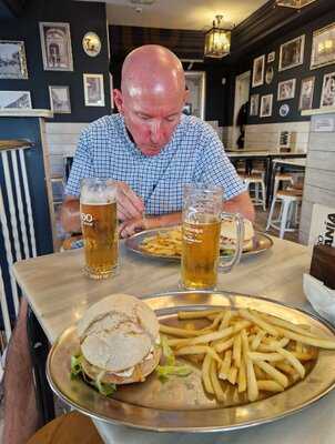 CervecerÍa 100 Montaditos.