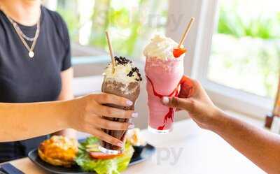 Zac's Restaurant & Bar