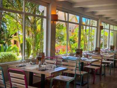 Zac's Restaurant & Bar