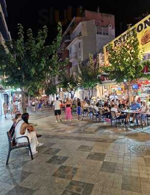 The One Cafe Bar Lounge