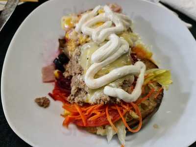 The One Cafe Bar Lounge