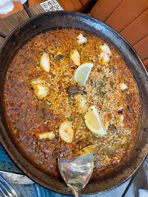 Amoon Restaurant & Lounge