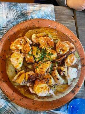 Amoon Restaurant & Lounge