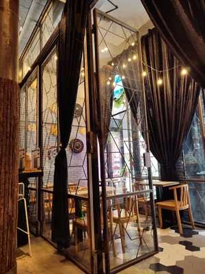 Amoon Restaurant & Lounge