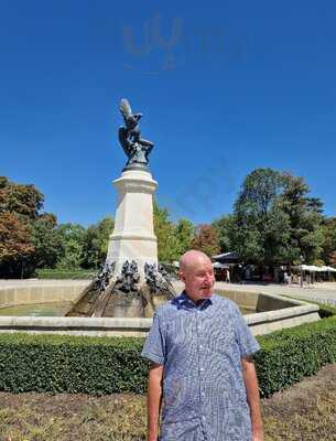 Chiringuito Junto Al Angel Caido