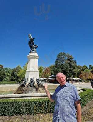 Chiringuito Junto Al Angel Caido
