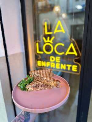 La Loca De Enfrente