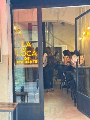 La Loca De Enfrente
