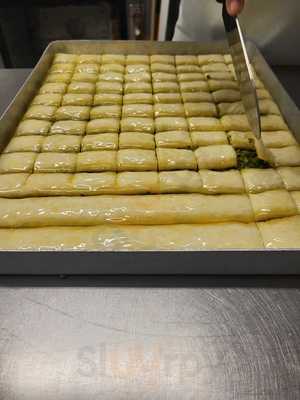 Back-lavaa Baklava
