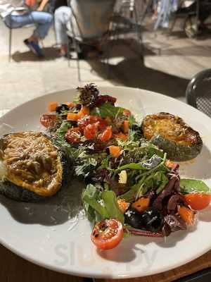 Somia Vins I Llibres