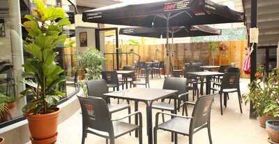 Le Café By Poc A Pots