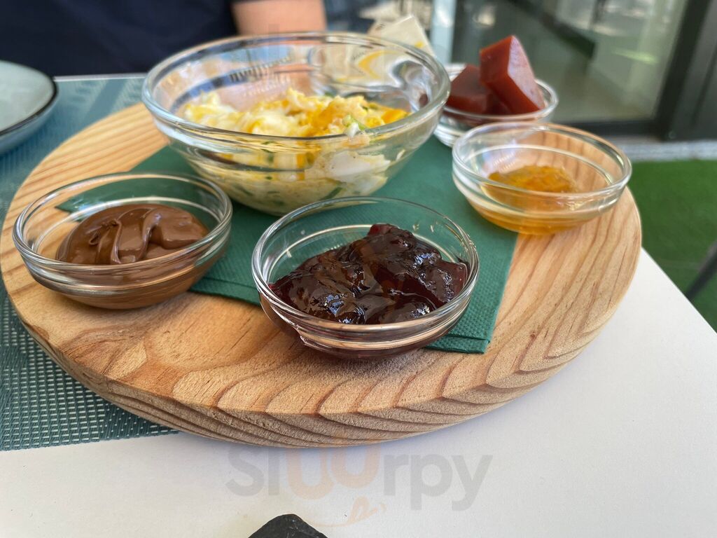 Charlys & Toms The Brunch Club