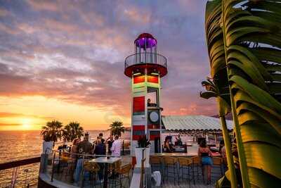 Lighthouse Restaurant & Shows