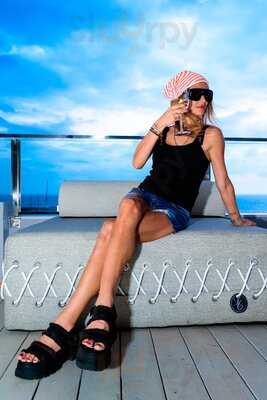 Lighthouse Restaurant & Shows