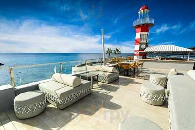 Lighthouse Restaurant & Shows