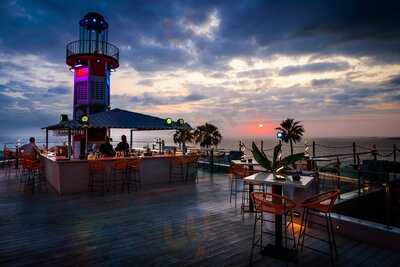 Lighthouse Restaurant & Shows