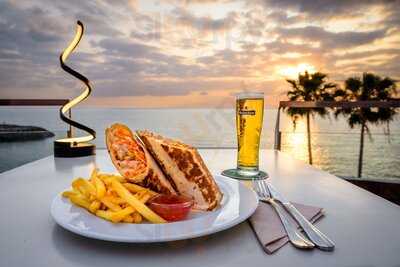 Lighthouse Restaurant & Shows