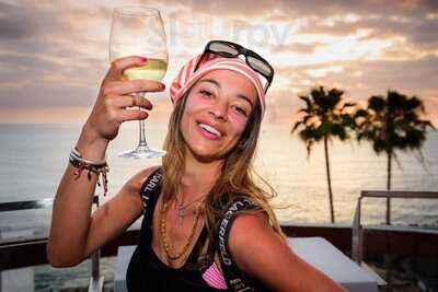 Lighthouse Restaurant & Shows