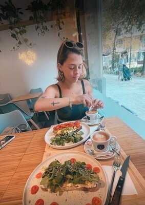 Decent - Cafe & Brunch