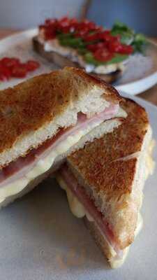 Decent - Cafe & Brunch