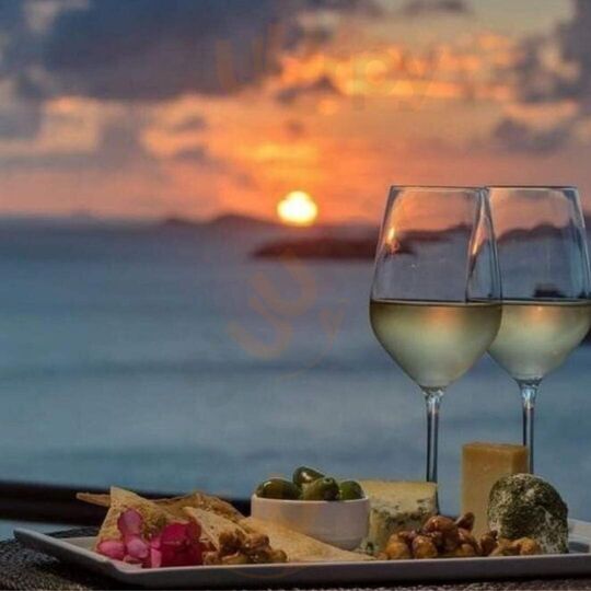 Zumi's Sports & Wine Bar