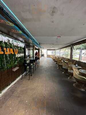 Luau Cocktail Lounge