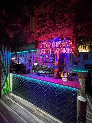 Luau Cocktail Lounge