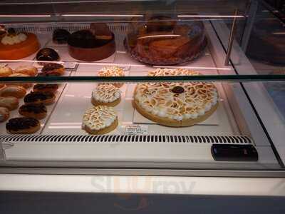 Larraya, La Pastelería Del Reloj