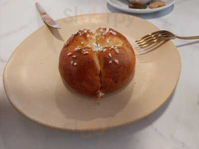 Larraya, La Pastelería Del Reloj